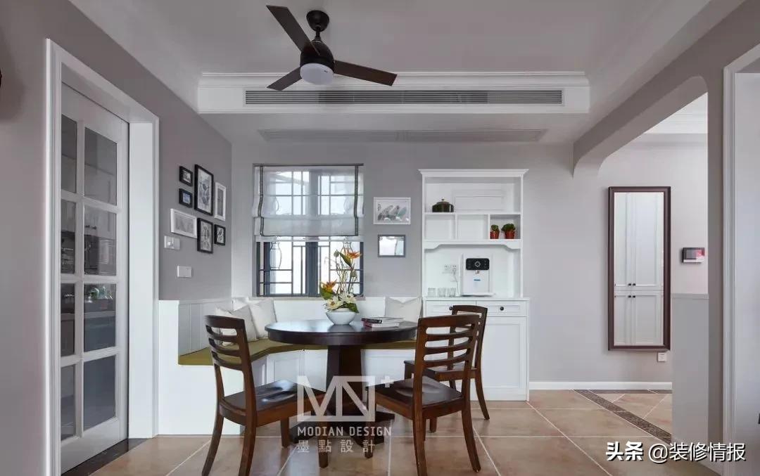 进门就是客餐厅一体卡座设计,餐厅全卡座设计效果图