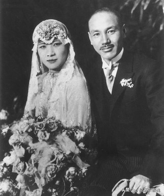 林徽因与宋美龄谁年龄大,林徽因与陆小曼的结婚照