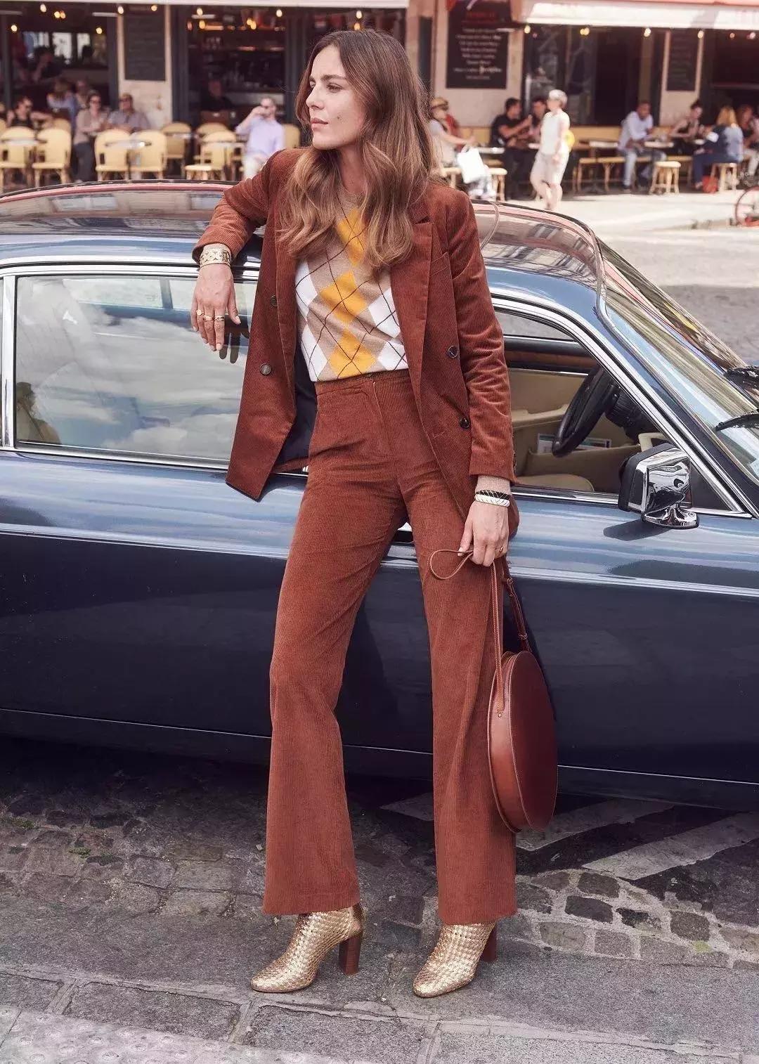 秋天穿温暖的衣服,秋冬复古灯芯绒搭配