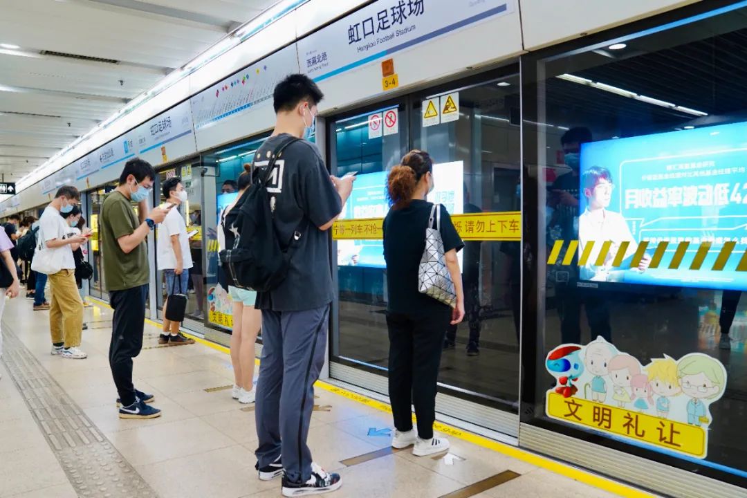 商场、银行、医院……听说这个姿势都很火？