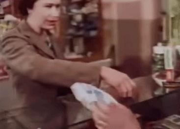 英女王下令封杀50年!王室私生活*片禁**遭泄露,百万人在线吃瓜