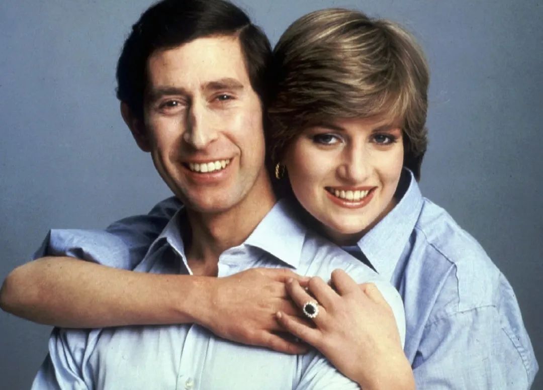 戴妃经典款戒指,戴妃蓝宝石珠宝