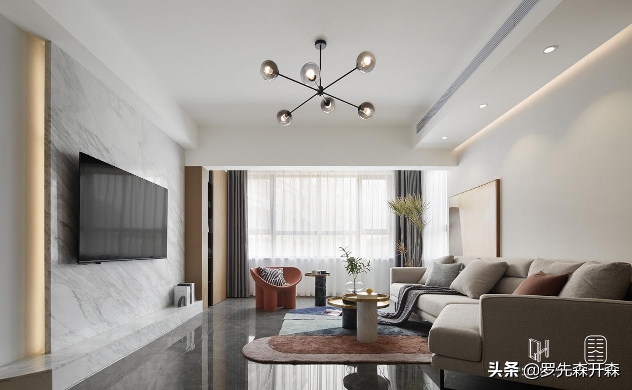 抛弃华丽的套路，以极简的走心唤醒柔情