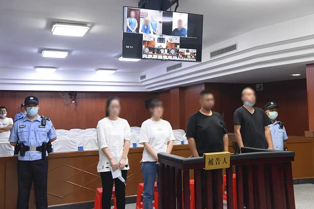 法治热点早知道,法治在线轿车高速上意外起火