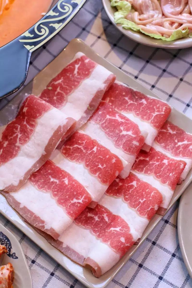 包锅底油碟的19.9自助火锅,一桌一个锅底39元自助油碟