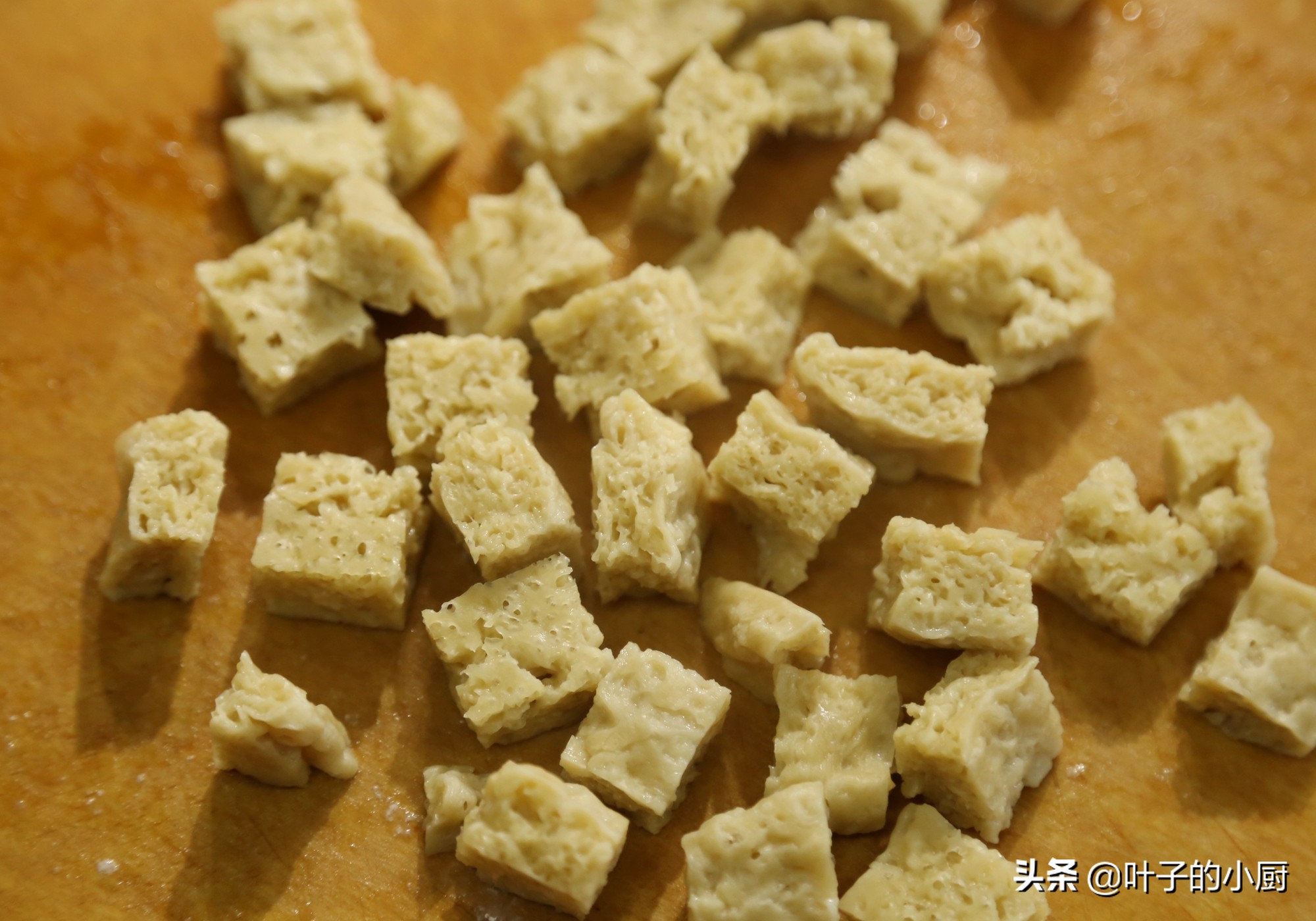 正宗凉皮做法超详细教程,正宗凉皮的做法与配方全过程