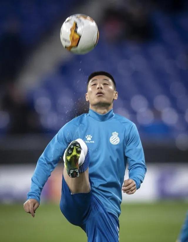 日本足球教练森保一和李铁,日本足协高度评价森保一