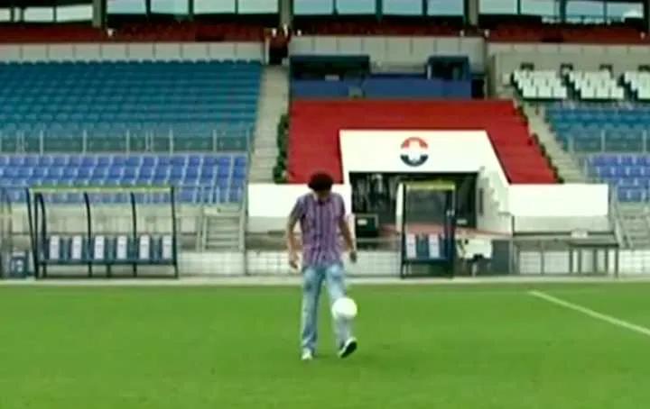 范戴克飞铲被队长教训,范戴克洗碗工客家人