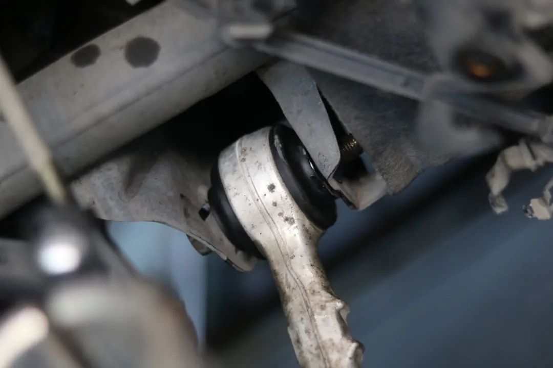 怪兽改造跑车视频,宝马f20120改装