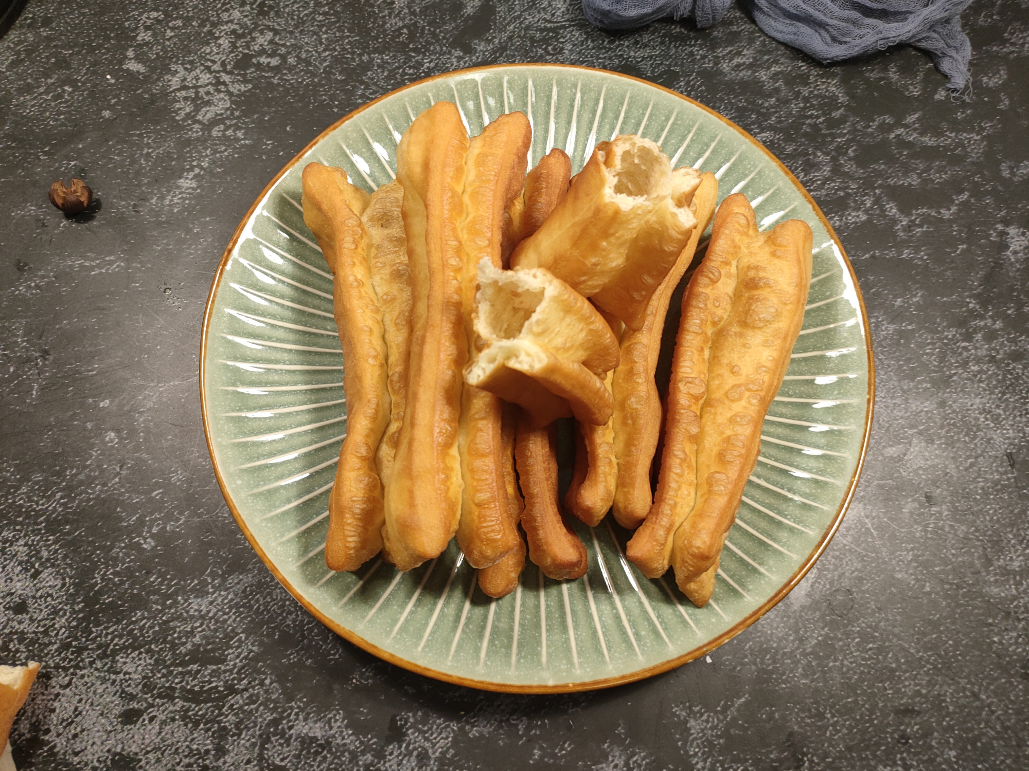 炸油条蓬松酥脆用什么配方,炸油条用什么方法才能蓬松酥脆