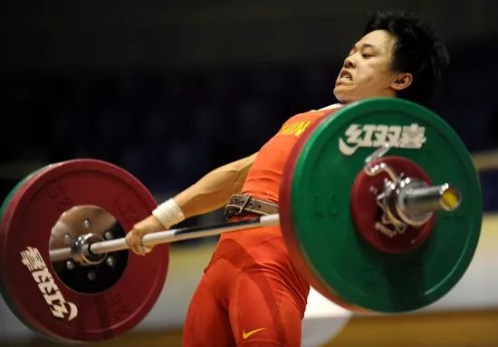 力量训练中腰带的选择与佩戴——全面指南