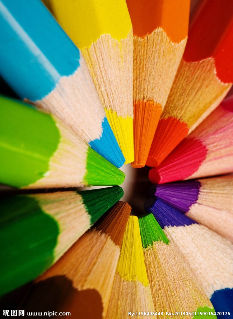 怪异的全家福引起老师注意，从绘画中分析孩子性格，学会与他沟通