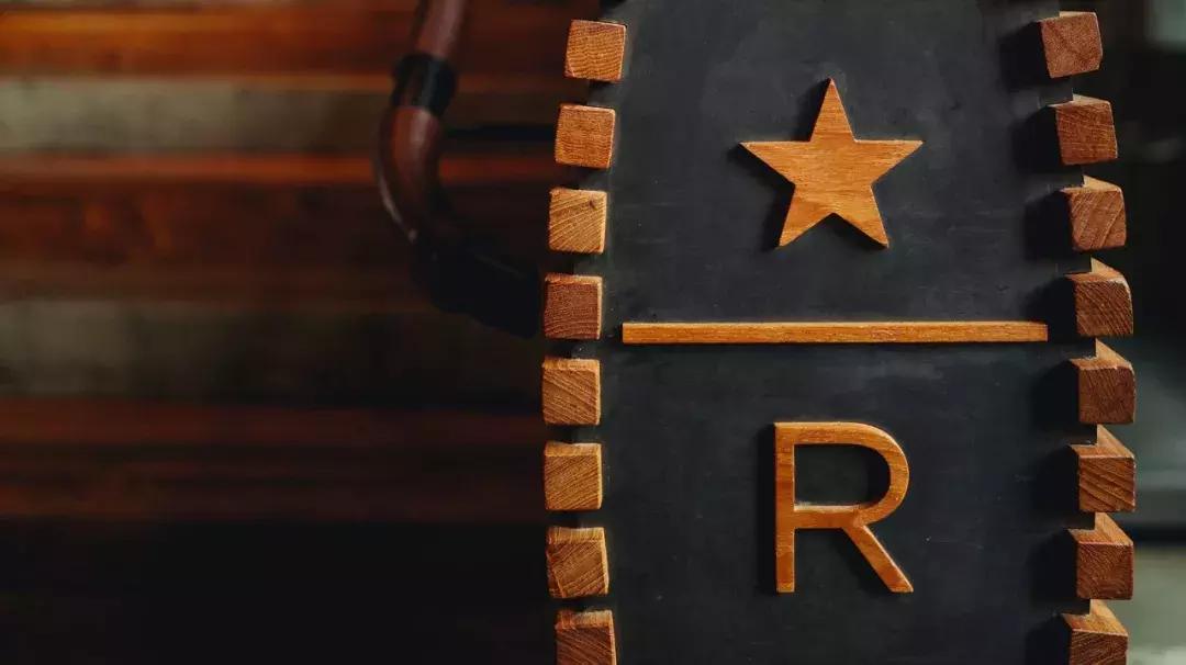 星巴克的设计是谁设计的,上海星巴克的设计师