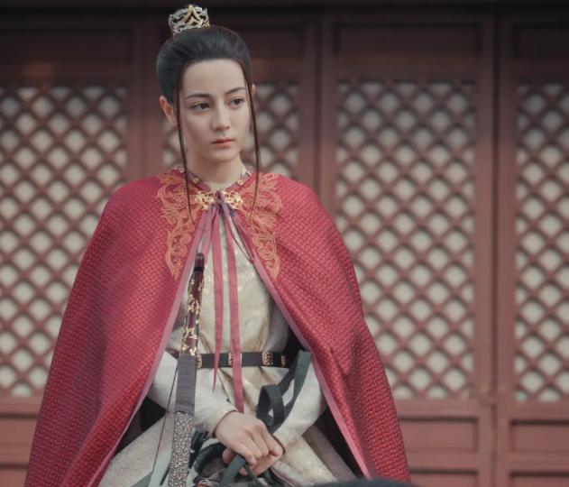 《长歌行》迪丽热巴咧嘴大笑，烤瓷牙“抢镜”忒显老