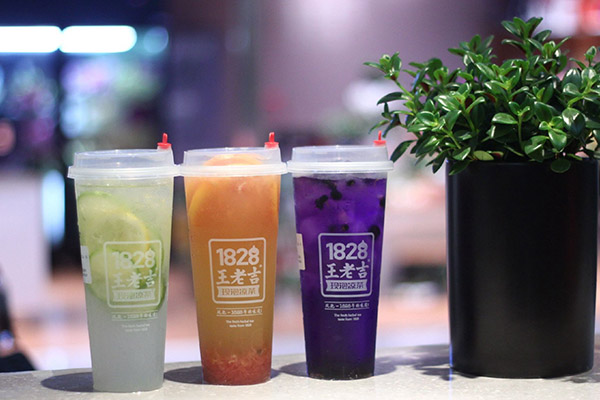 蕾哈娜进军时尚界,时尚美女蕾哈娜