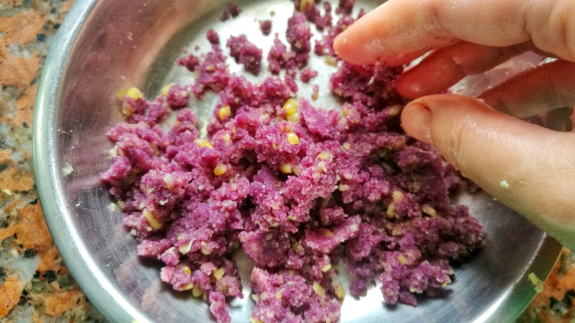 怎么做绿豆糕好吃又鲜嫩还能拉丝,最简单的绿豆糕怎么做好吃