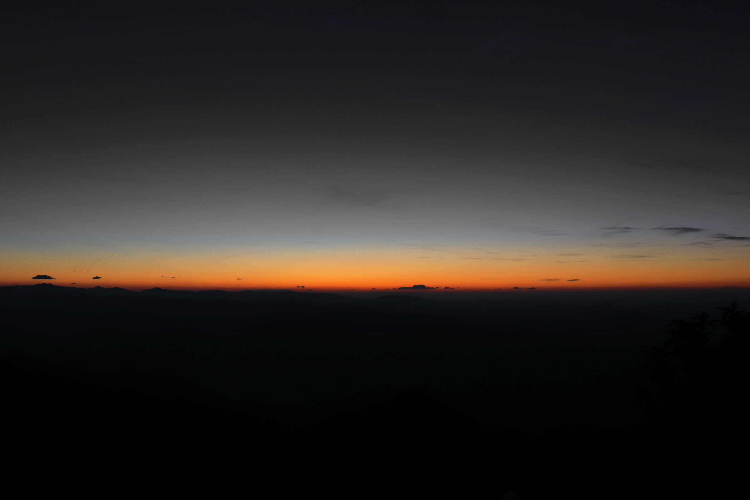 思想是潜意识还是现实意识,思想是围绕什么问题展开的