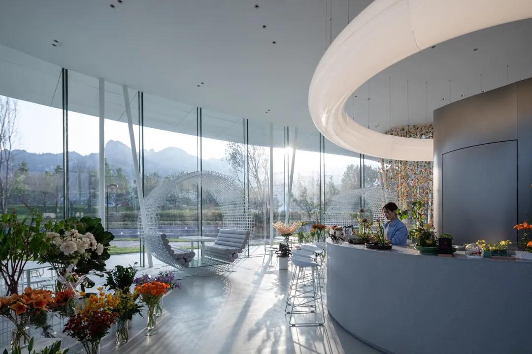 消隐在自然山水之中的四季花房——青岛万科·四季草堂