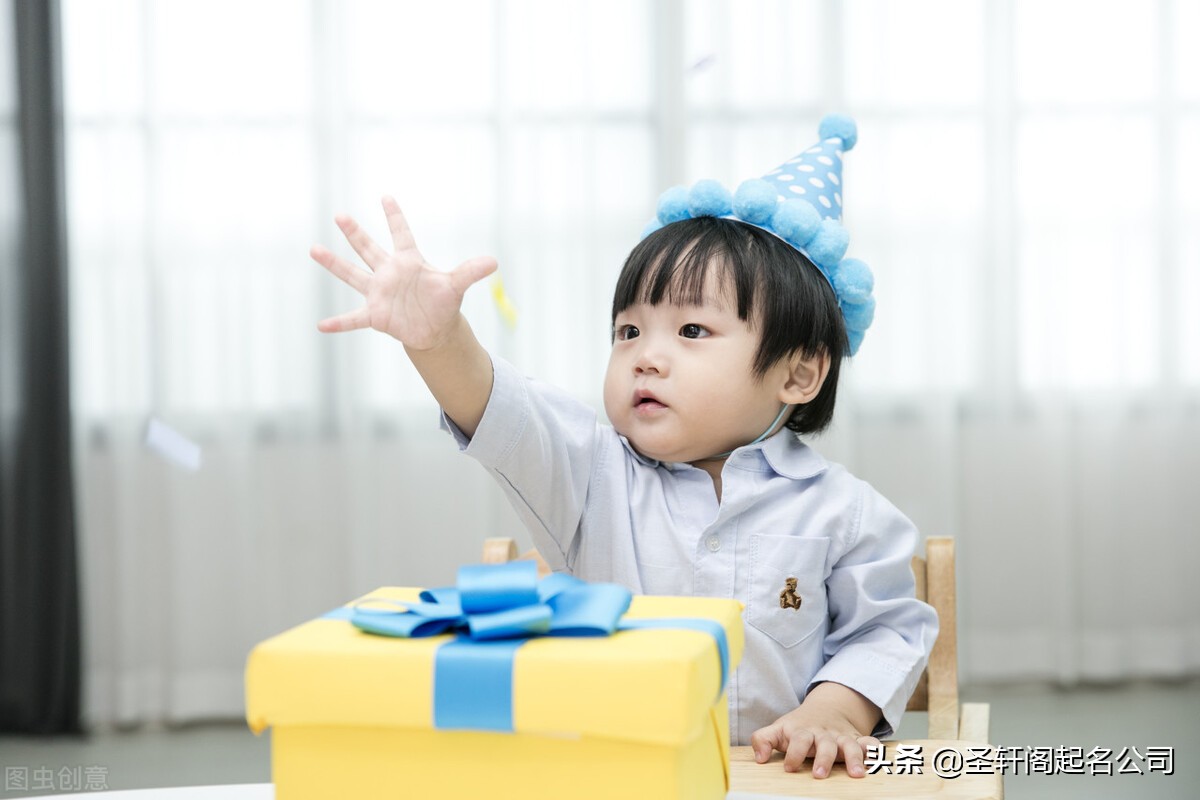 最适合牛年宝宝的男孩名字,2021牛年最旺男孩名字大全楚辞