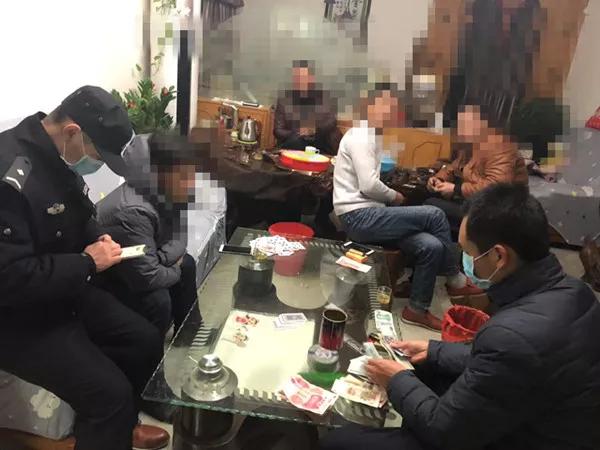 疫情期间违法赌博,常德12人聚众赌博被拘
