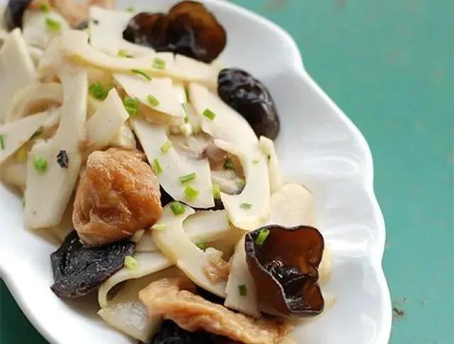 春天来点鲜美的春笋营养又好吃,春笋这样吃不涩不麻鲜脆可口