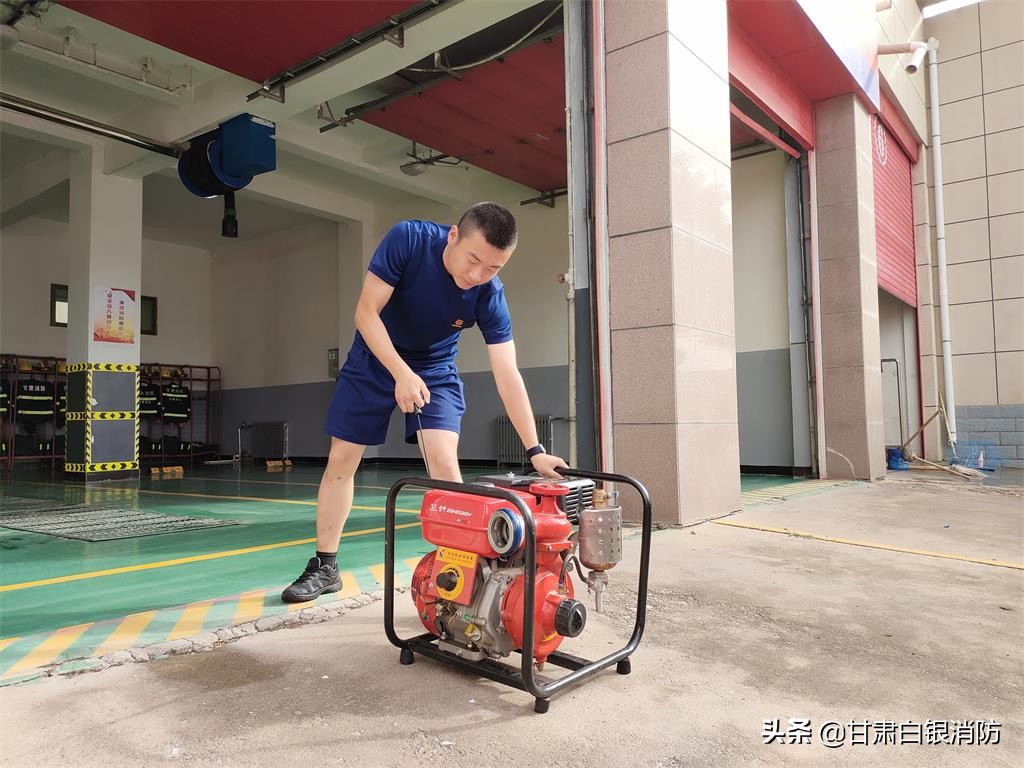 白银:工欲善其事必先利其器-——会师消防站组织开展器材装备学习