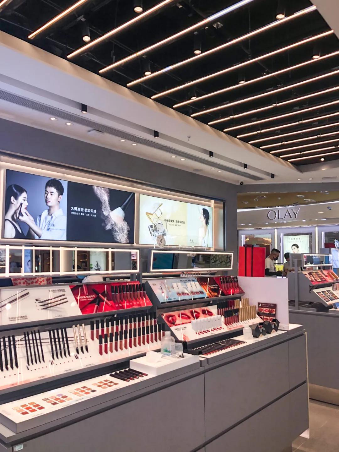 化妆品8折、拆盲盒送iphone、服饰5折，商场年中庆我选这家