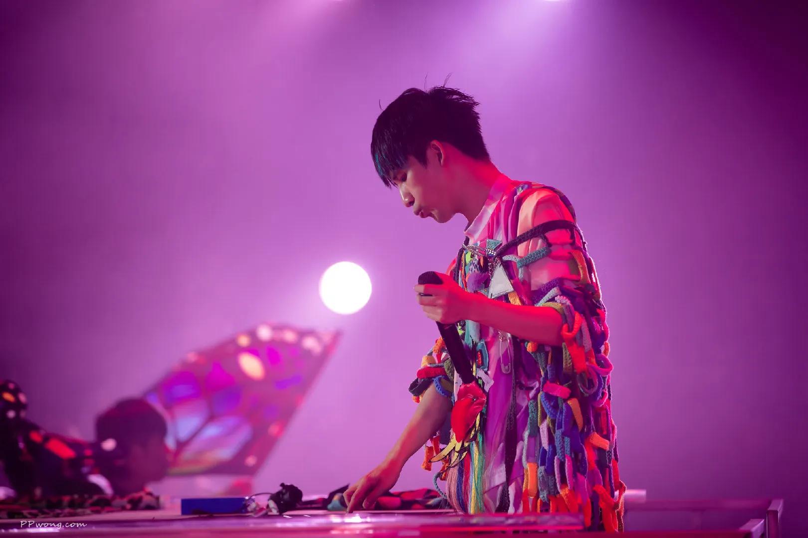 十分熟悉的大张伟,大张伟直播很酷