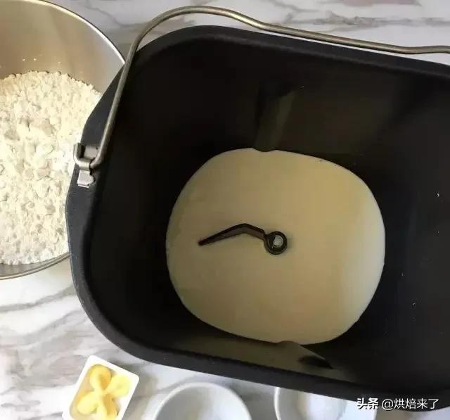 在家就能做松软的北海道牛奶吐司,北海道吐司奶香浓郁柔软拉丝