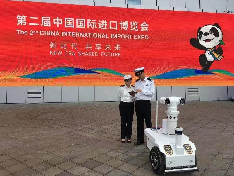 走进进博会|5G：1秒就能*载下**一部高清电影，卡一下都很难