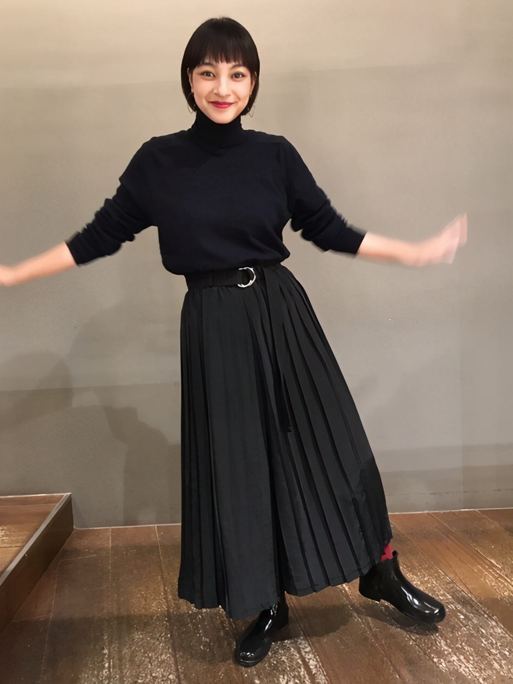 故事始于冬初,百褶裤的穿搭