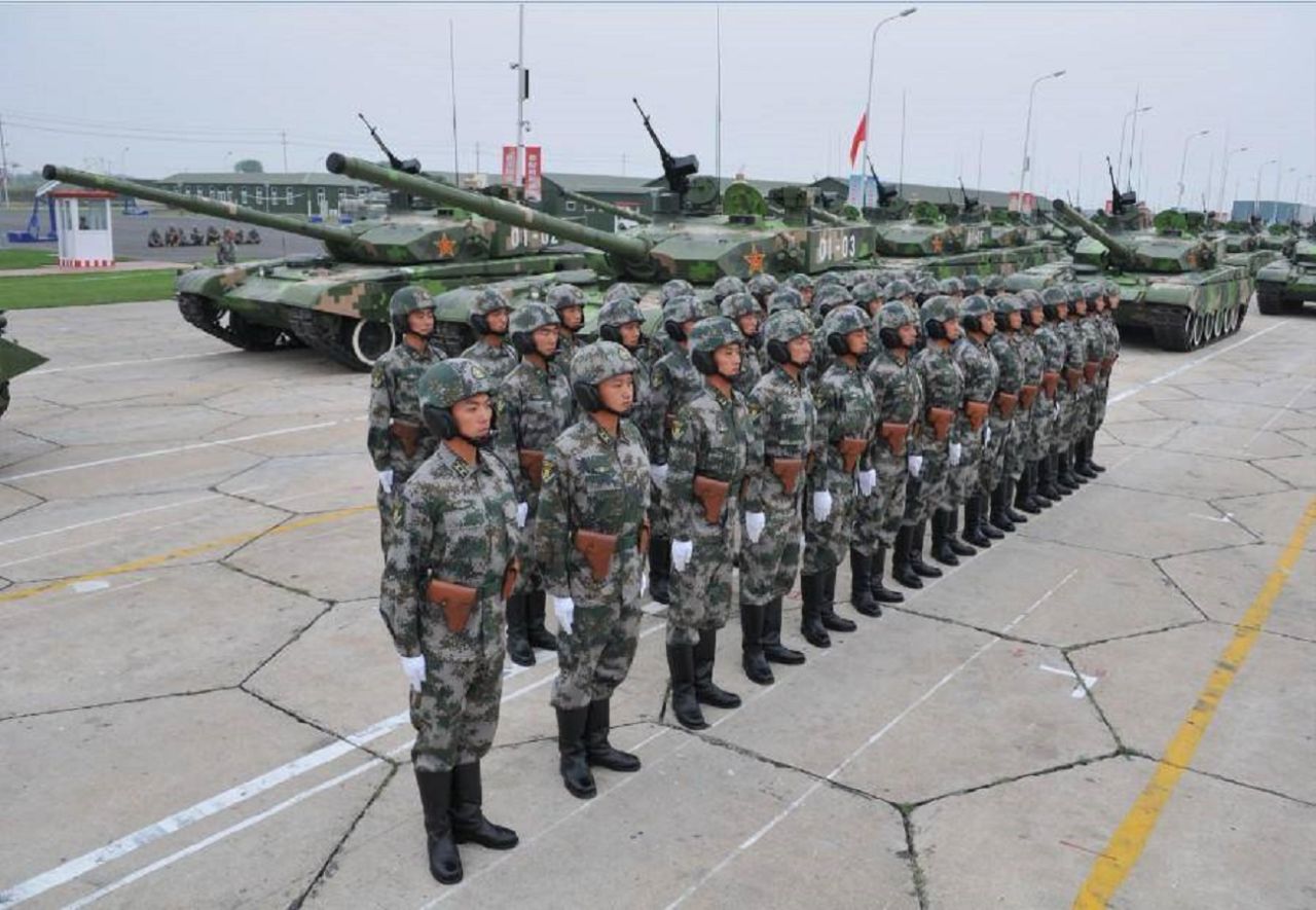 解放军坦克兵穿坦克靴视频,坦克兵为什么穿鞋子