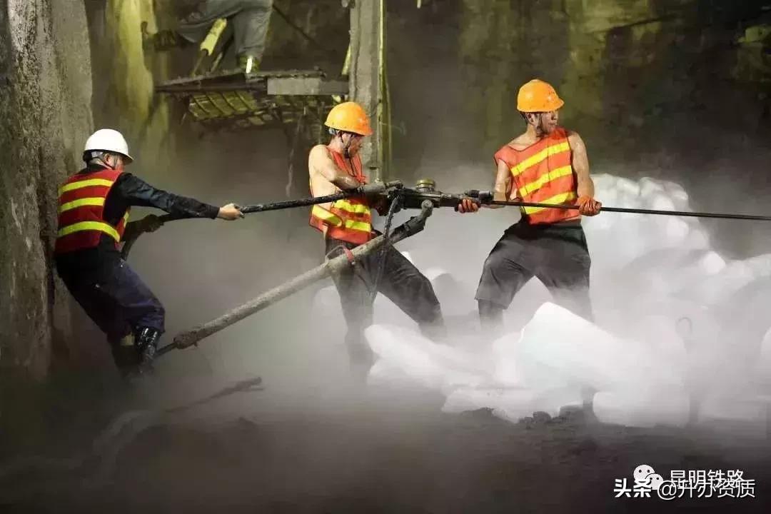 中国耗时最长至今尚未完工的隧道,中国最长的隧道双螺旋隧道