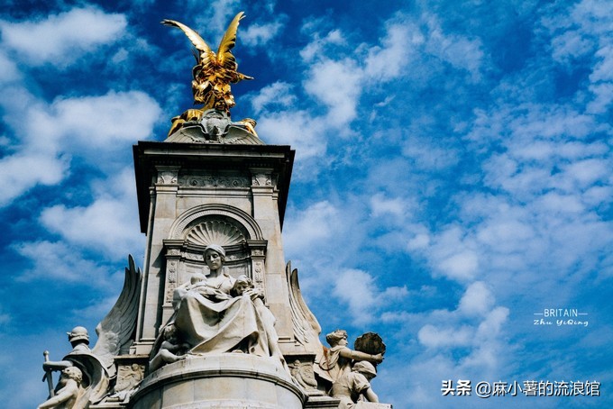 白金汉宫是英国的,英国王室齐聚哀悼女王白金汉宫