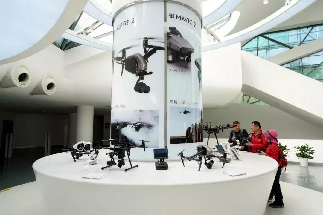 继瑞士手表后,这个800万人口欧洲小国瞄上无人机,和大疆PK