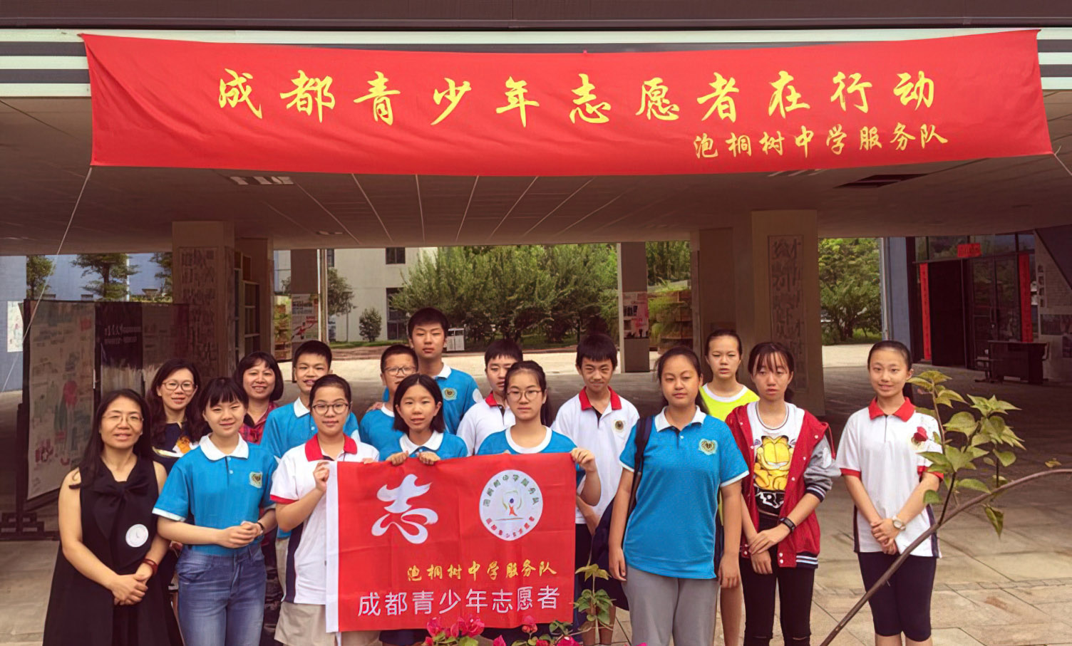 12岁少年成为家里顶梁柱,独自照顾残疾母亲,孝心感动无数人