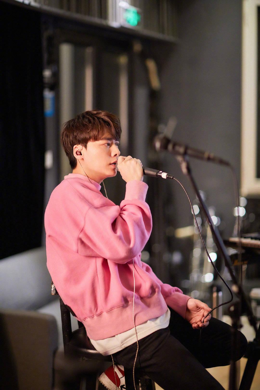 李易峰出席活动穿衣搭配,李易峰穿衣搭配最新