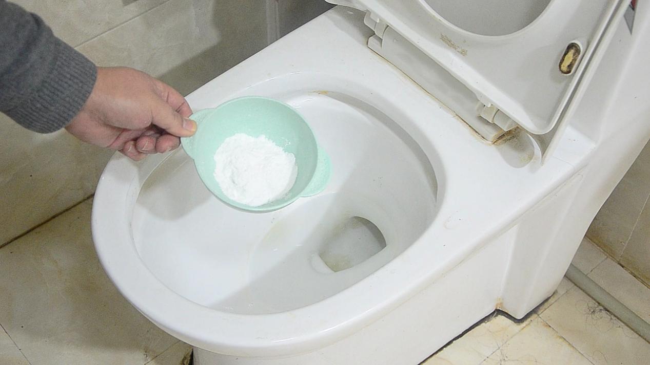 马桶底部一圈经常发霉发黑？试试老师傅教我的5个办法，烦恼消散
