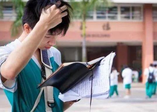 双减政策下英语还学不学,双减之下学生更应自律