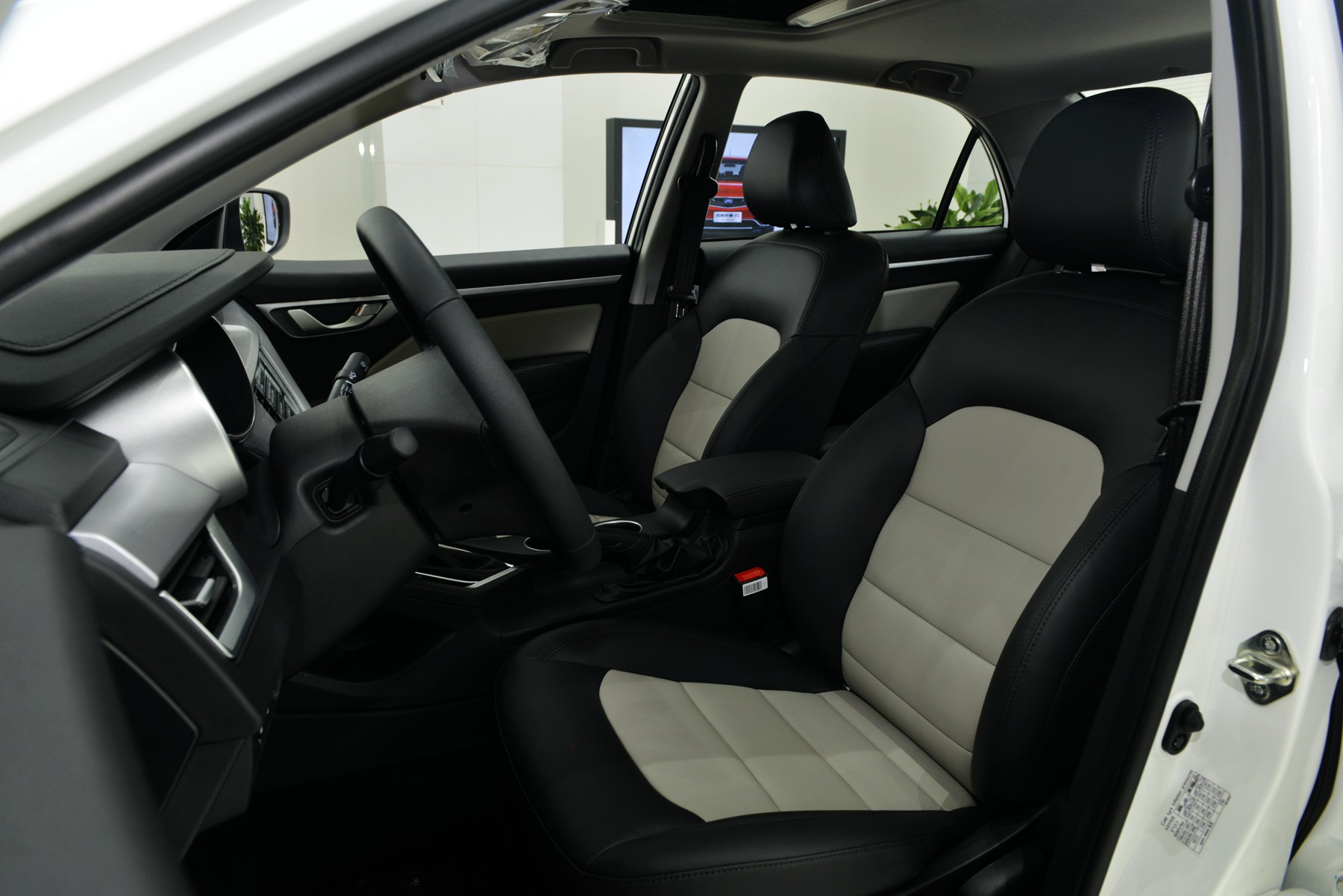 到店试驾感受来自吉利豪越的魅力,吉利新款远景到店实拍