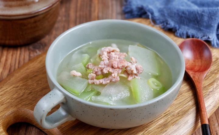 狗狗眼有黄脓状眼屎怎么治疗,狗狗眼有黄脓状眼屎流鼻涕打喷嚏