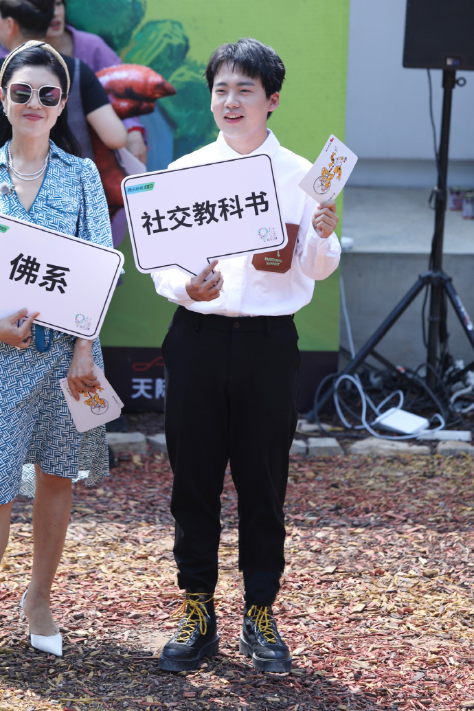 郭麒麟穿西装最帅的样子,郭麒麟穿西装真的帅