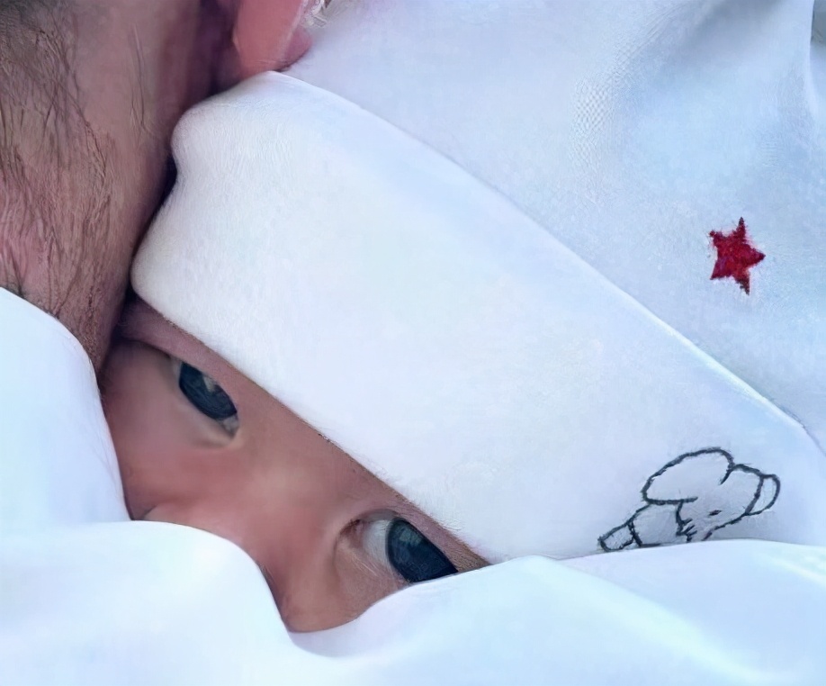 英女王的12位曾孙辈,英女王和曾孙辈同框