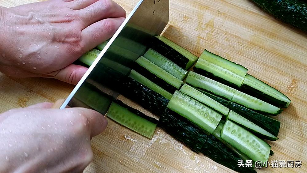 饭店的腌黄瓜为什么脆嫩好吃,用这个方法腌黄瓜黄瓜脆嫩