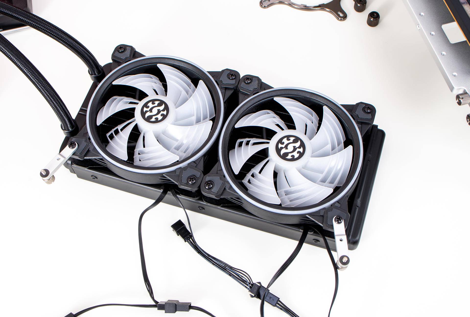 威刚一体式水冷测评,可以畅快玩游戏的笔记本电脑