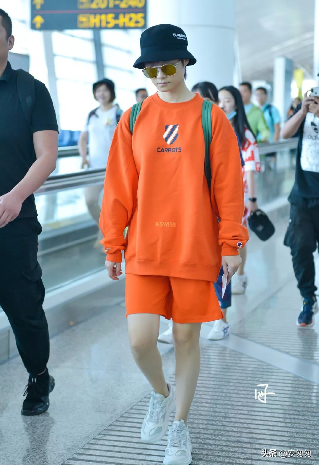 下半年第一周明星们都穿哪些转运装，一起看明星机场秀吧