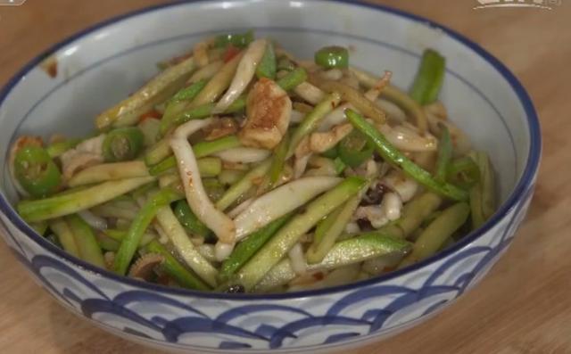 干豇豆茶树菇红烧肉,陕菜豆角炒茶树菇