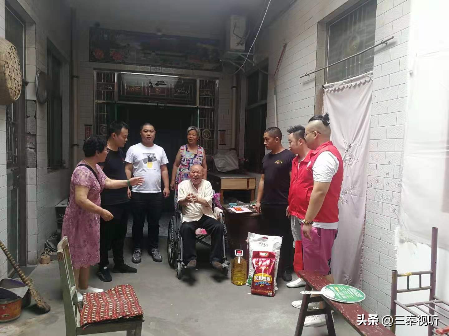 大荔县八一慰问退役军人,慰问退伍老兵并与他们共进午餐