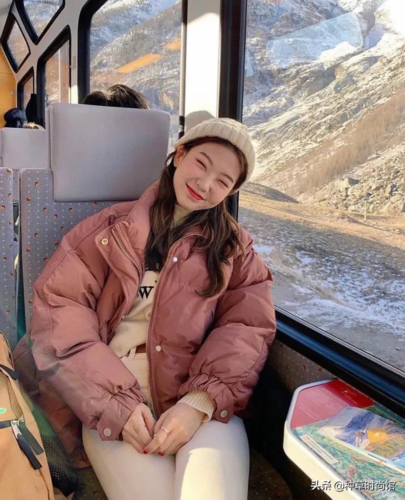 厚毛衣流行这样穿这也太洋气了,现在的毛衣都是短款高个要怎么穿