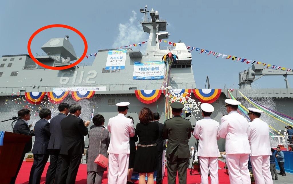 长见识了，相控阵雷达罩子竟然是充气的，荷兰护卫舰在日本出洋相